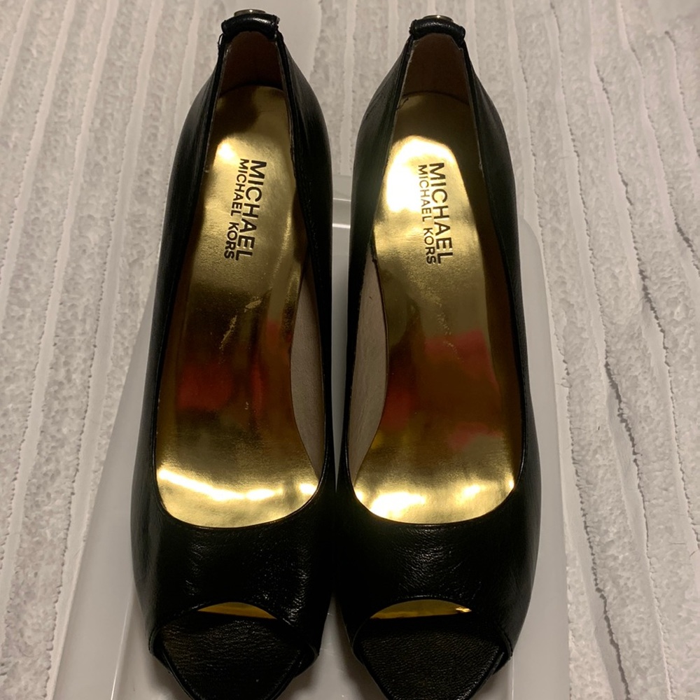 8.5 Michael Michael Kors Black Leather Peep Toe Platform Pump